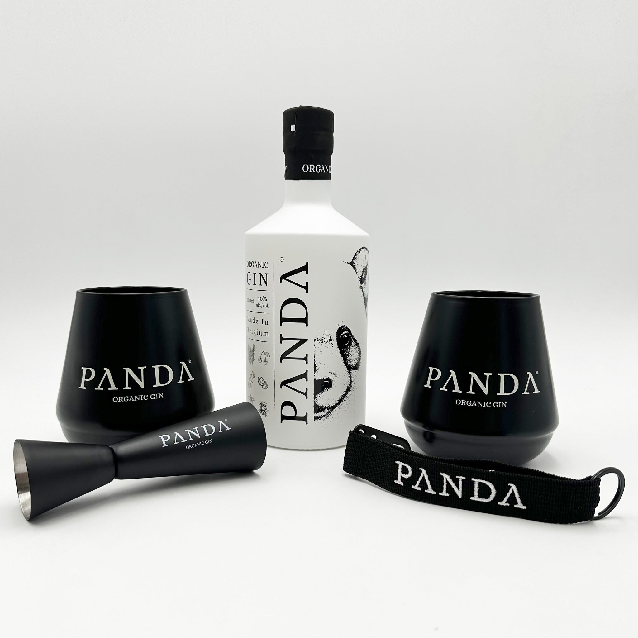 A great value pack with a bottle of Panda Gin, 2 black glasses, a Panda keyring and a black jigger