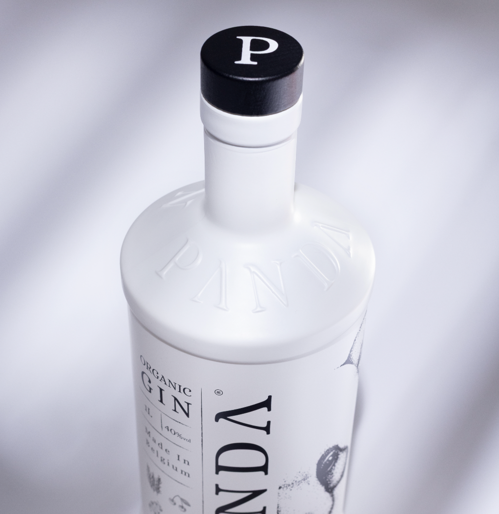 Nouvelle bouteille Panda Gin – design embossé, gin biologique belge
