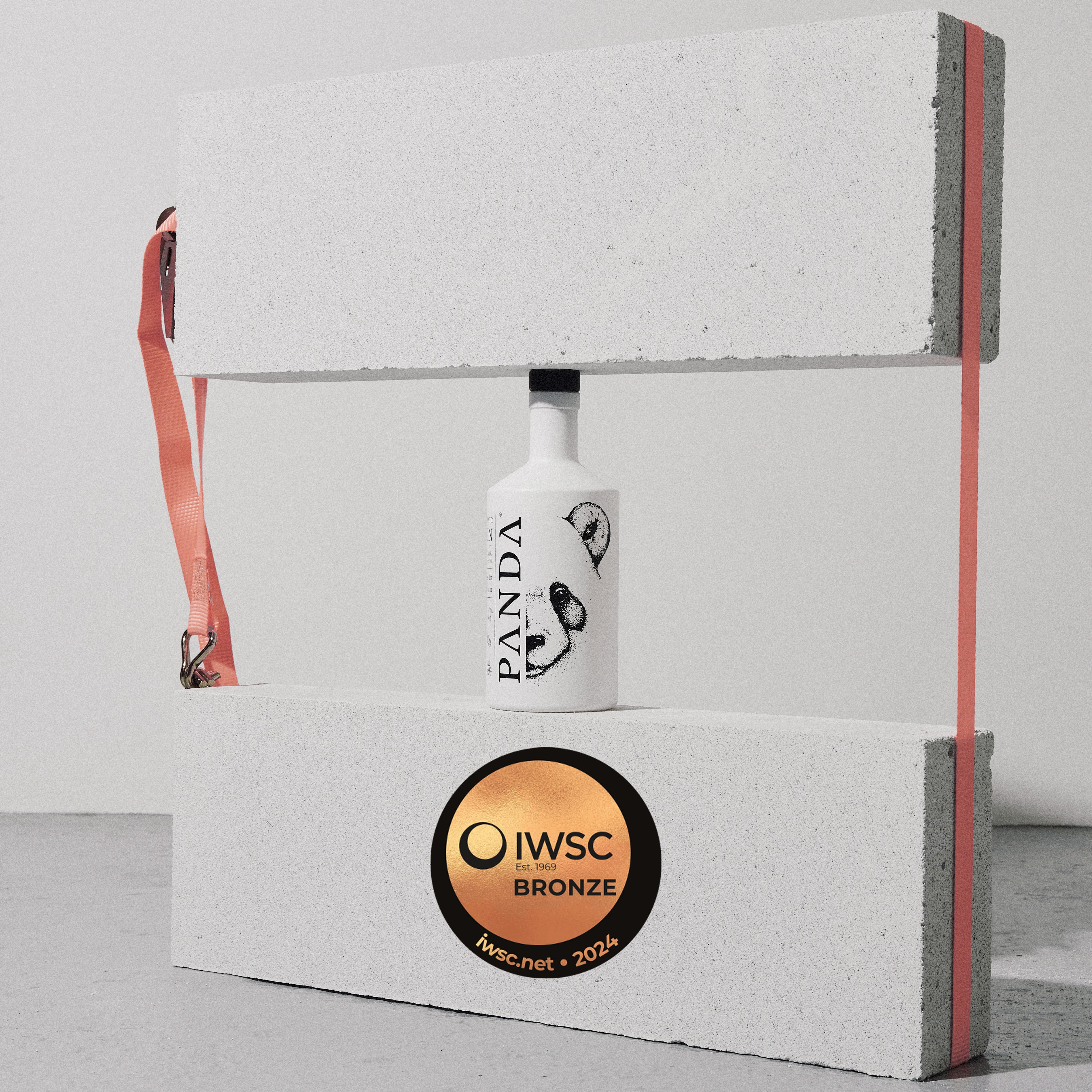 Panda Gin Brille avec une Médaille de Bronze au IWSC 2024!